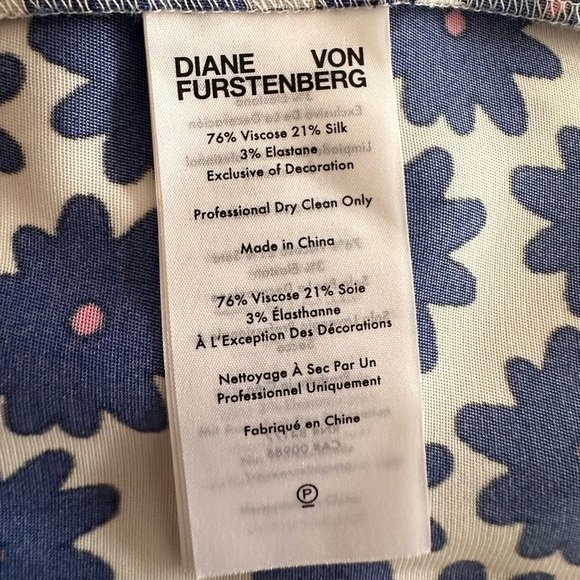 DIANE VON FURSTENBERG
Lucy Top and Pencil Skirt in Daisy Dots Large True Blue - Picture 12 of 12